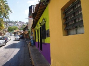 Una calle de El Hatillo, este domingo 27 de abril.